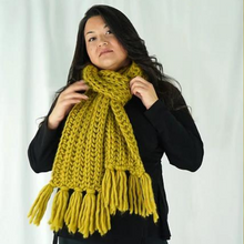 Load image into Gallery viewer, Snuggly Comfy Scarf Knit Kit
