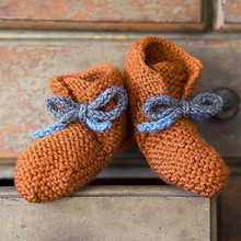 Load image into Gallery viewer, Rerun Baby Booties Knit Kit
