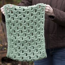 Load image into Gallery viewer, Pensativa Cowl Knit Kit

