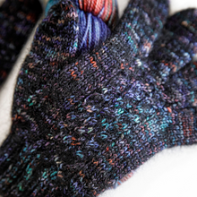 Load image into Gallery viewer, Cupid&#39;s Twist Gloves Printed Knitting Pattern
