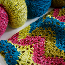 Load image into Gallery viewer, Frett Cowl PDF Crochet Pattern

