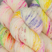 Load image into Gallery viewer, Skein of Madelinetosh Tosh Vintage Worsted weight yarn in the color Umbrella Sky (Multi) for knitting and crocheting.

