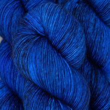 Load image into Gallery viewer, Skein of Madelinetosh Tosh Vintage Worsted weight yarn in the color Arctic (Blue) for knitting and crocheting.
