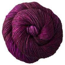Load image into Gallery viewer, Absolute Fantasy Entrelac Hat and Fingerless Mitts Set Knit Kit
